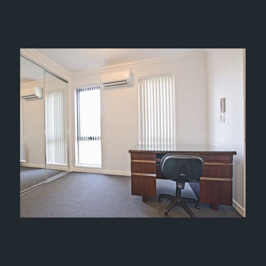 *****5 Star Accommodation- Modern ***FURNISHED*** Studio apartment opposite Monash University!!! - Photo 1