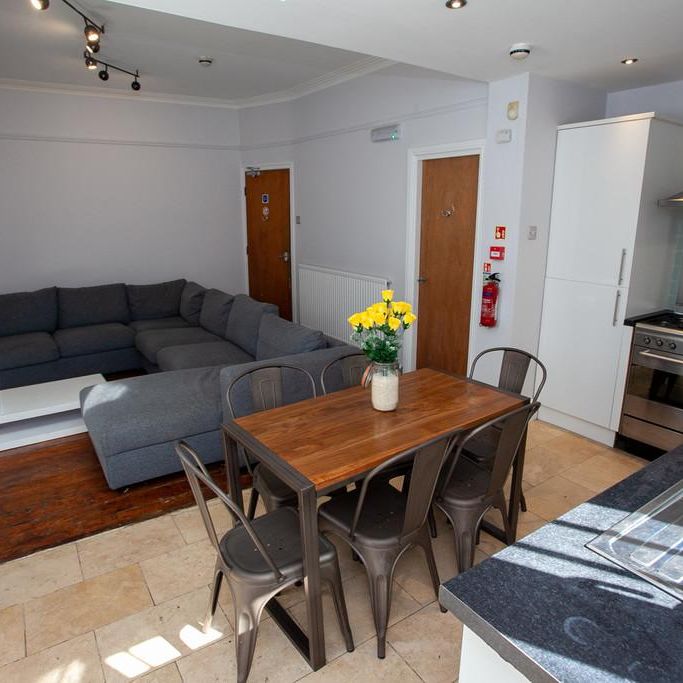 6 bedroom terraced house to rent - Photo 1