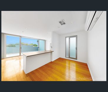 Vibrant Bay Street Living with Space to Entertain - Photo 2