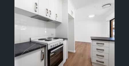 Charming Three-Bedroom, One-Bathroom Home - Photo 5