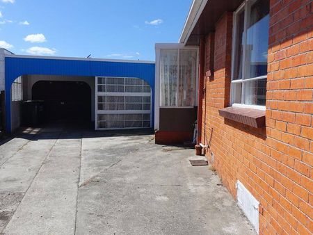 Close to Primary Schools - 3 Bedroom Home - Photo 3