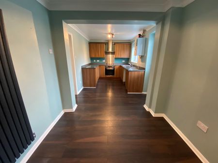 3 bedroom semi-detached house to rent - Photo 5