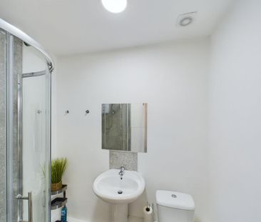 4 bedroom house of multiple occupation to rent - Photo 4