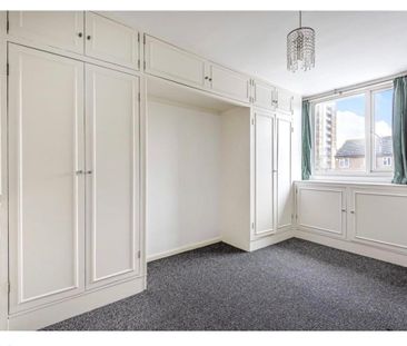 3 Bed Terraced House, Howthorn Grove, SE20 - Photo 2