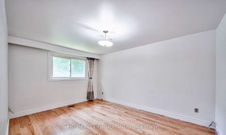 For Lease - 20 Greyhound Drive Unit# Upper, Toronto, Ontario - Photo 4