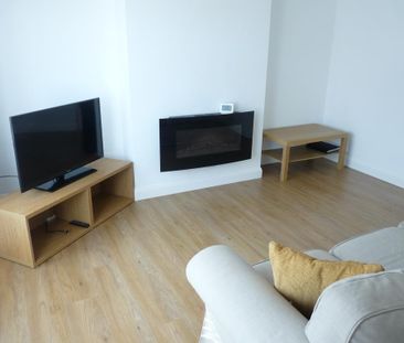 2 bedroom semi-detached house to rent - Photo 2