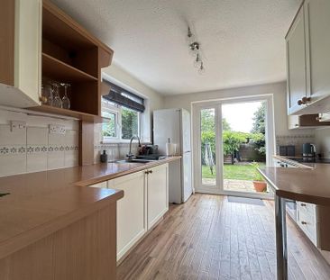 3 bedroom semi-detached house to rent - Photo 6