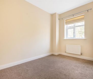 4 bedroom House To Let - Photo 4