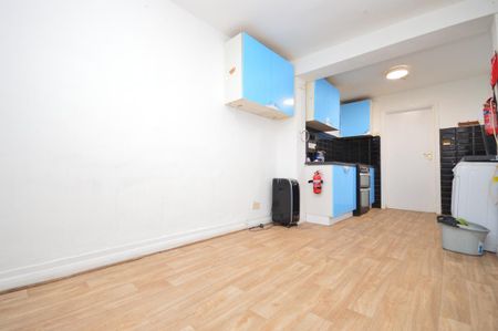 4 bedroom terraced house to rent - Photo 5