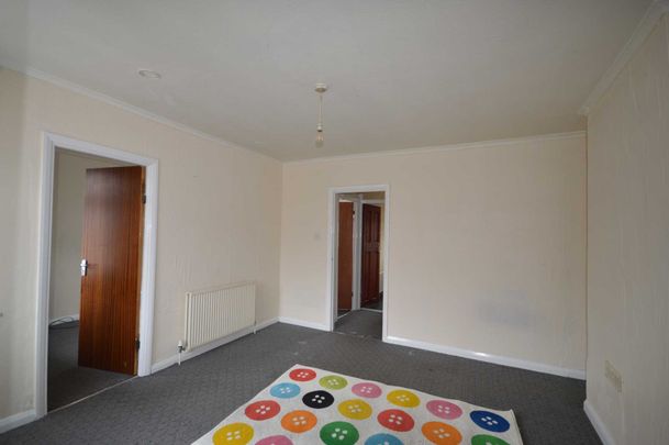 Grantham Garden, Marks Gate - Photo 1