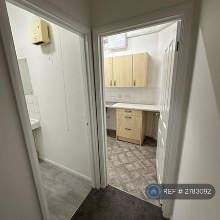 Studio to rent - Photo 3