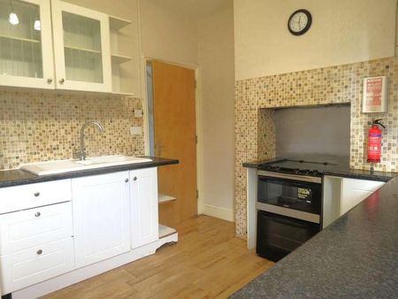 Bedroom Detached House In Ensbury, BH10 - Photo 2