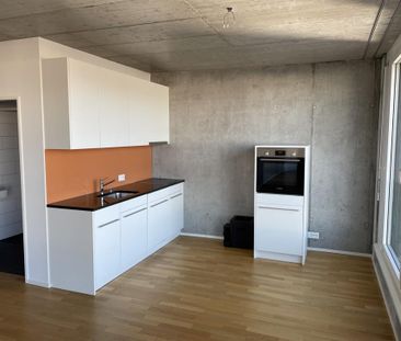 Attraktive 2.5 - Zimmerwohnung direkt beim Bahnhof mit Weitsicht - Photo 2