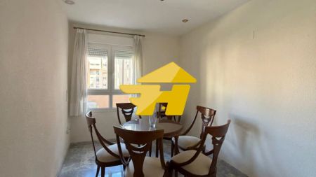 Piso de alquiler en Calle Manuel Fuentes "bocanegra", Ciudad Jardín - Zoco - Photo 2