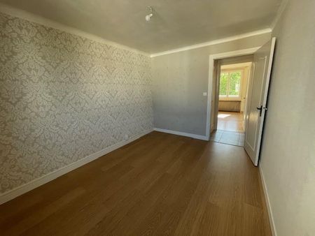 Location Appartement 4 pièces 74m² VILLEURBANNE 69100 - Photo 2