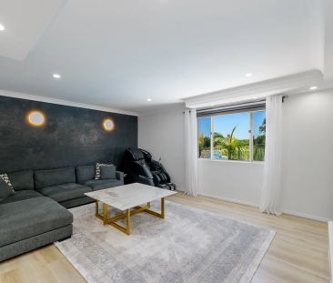 Family Entertainer on a Grand Scale – Pool, Solar & Space to Spare - Photo 1