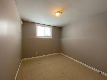 2-1228 Carfa Crescent – heat & water included! - Photo 3