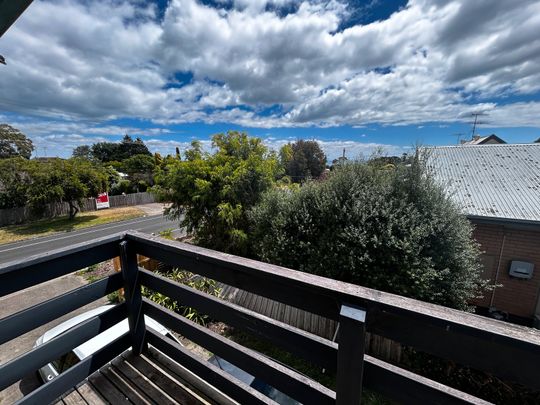 Charming 3 bedroom + Study/4th Bed Home with Water Glimpses - Photo 1