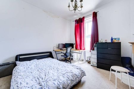 4 bedroom flat to rent - Photo 4