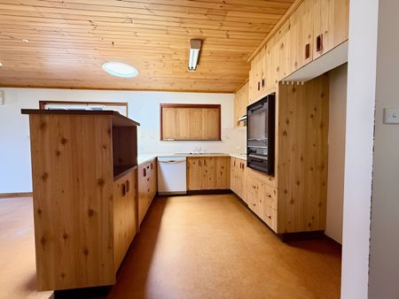 Hillvue - Large family home - Photo 5