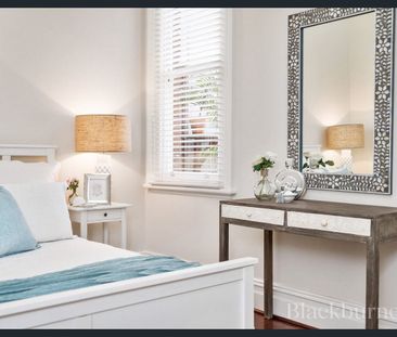 4 BEDROOM 1 BATHROOM CHARACTER HOME - Photo 6