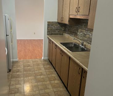 2 bedroom + Den - Utilities Included -152 Thorold - Photo 1