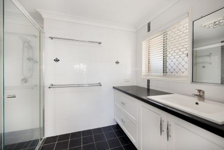 47 Selwyn Street, North Booval QLD 4304 - House For Rent - $700 | Domain - Photo 5