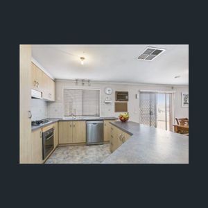 GREAT FAMILY FRIENDLY HOME! - Photo 3