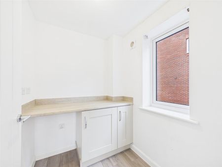 4 BED Detached house To rent - Photo 3