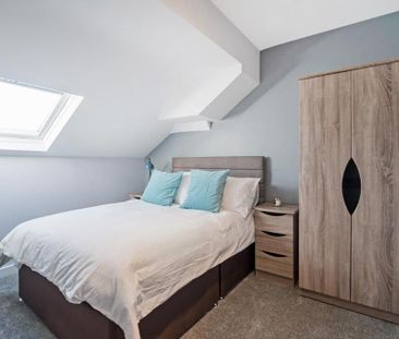 The Village Street, Burley, Leeds - Photo 3