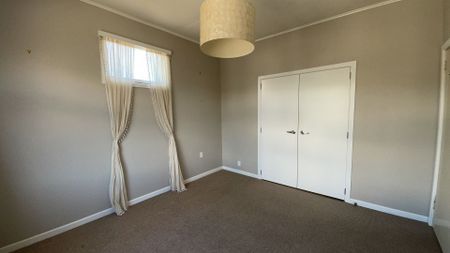 CHARM MEETS CONVENIENCE IN CITY CENTRAL - Photo 5