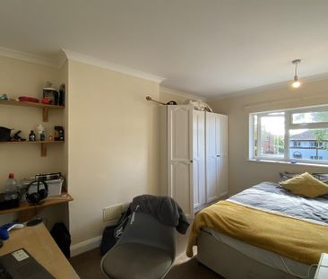 4 bedroom semi-detached house to rent - Photo 3