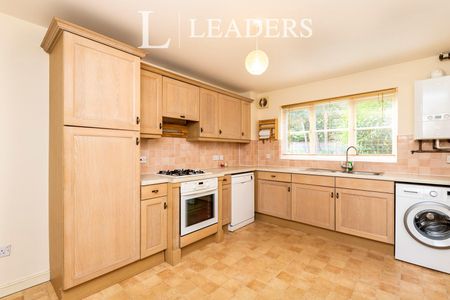 3 bedroom house to rent Oaktree Close, Letchworth Garden City, SG6 - Photo 4