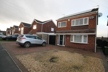 3 bedroom semi-detached house to rent - Photo 4