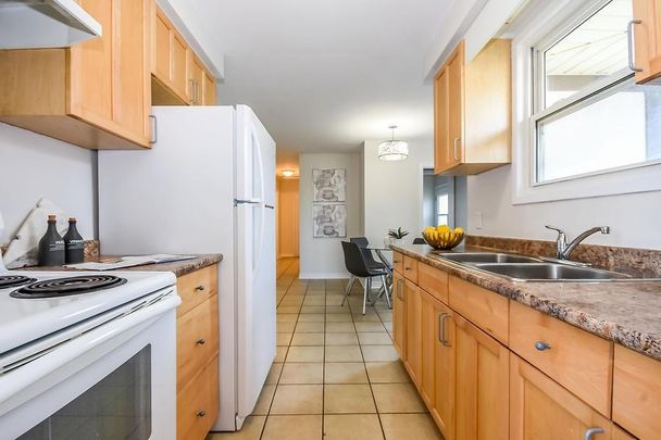 7.5 Kirk St, St. Catharines - All Inclusive 3 Bedroom Main Unit - Photo 1