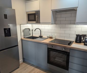 1 Bed Flat, Waterloo Court, LS10 - Photo 1