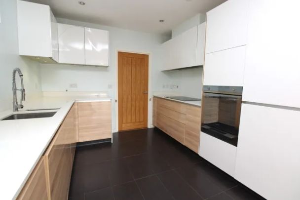 RM3, Ashflower Drive, Romford - Photo 1