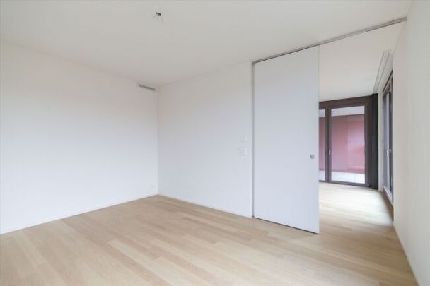 A first-class life at ROY - Photo 1