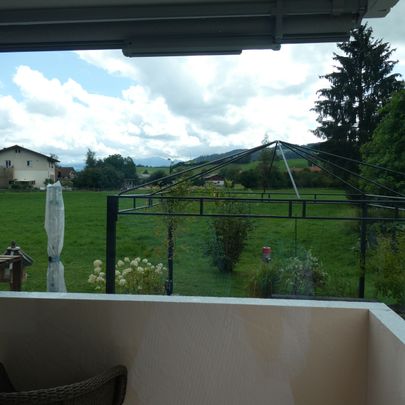 Charming 5.5-room apartment with balcony and seating area in a family-friendly location in Schüpbach - Photo 1
