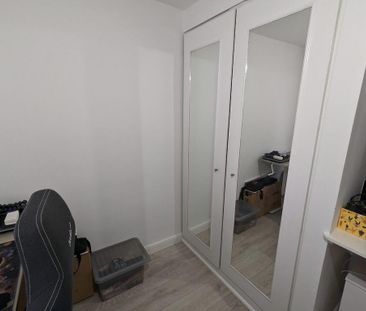 3 bedroom flat to rent - Photo 2