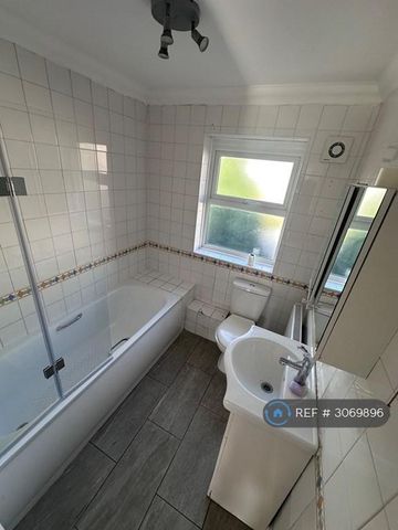3 bedroom detached house to rent - Photo 5