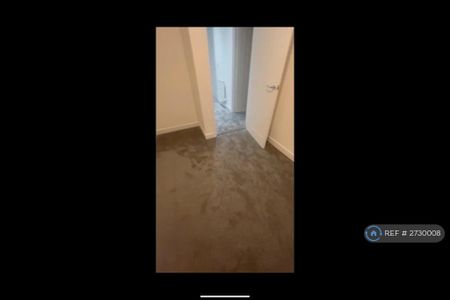 4 bedroom detached house to rent - Photo 2