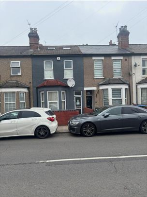 1 bedroom bedsit to rent - Photo 1