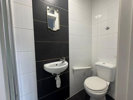 Studio Flat, Ashbourne Parade, W5 - Photo 2