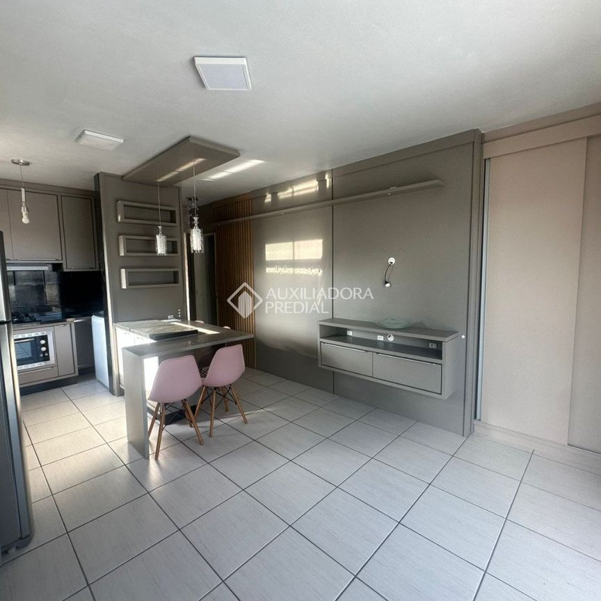 Apartamento com 2 quartos e 65m² para alugar em Aririú, Palhoça. - Foto 1
