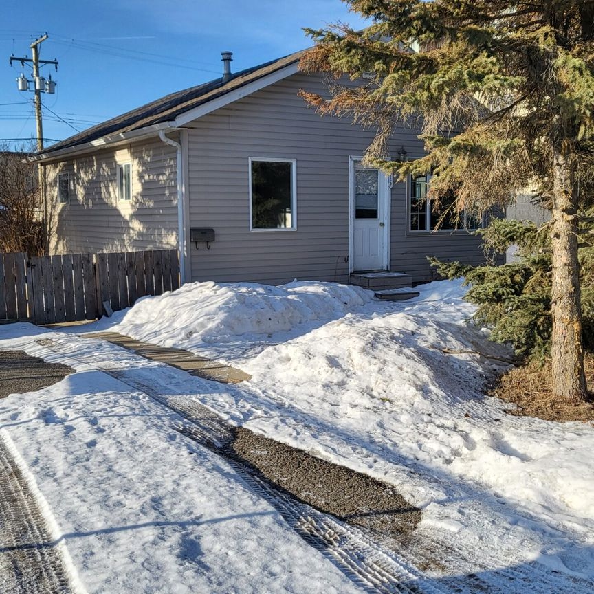 Steeves House - Photo 1