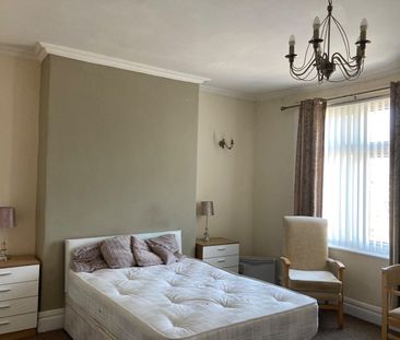 Room in a Shared House, Chester Road, M32 - Photo 5