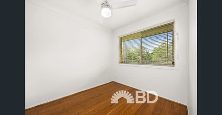 Relaxed Townhouse Living with Space & Convenience - Photo 2