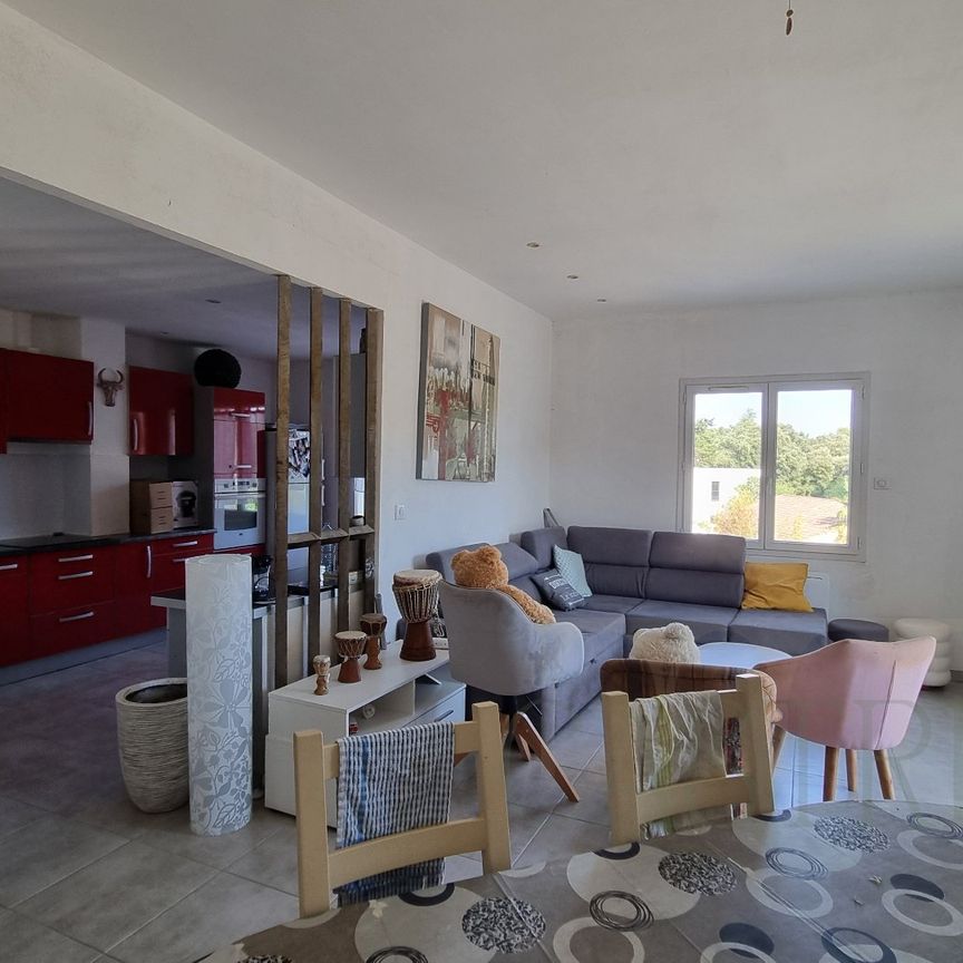 Location Appartement 4 pièces 107m² SUSSARGUES 34160 - Photo 1