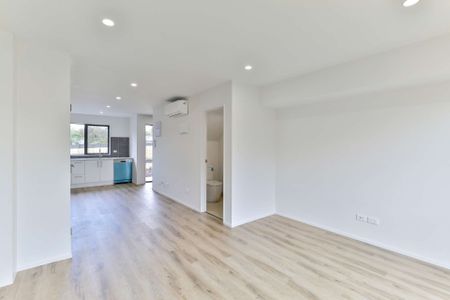 MODERN TOWNHOUSE - TE ATATU SOUTH - Photo 4